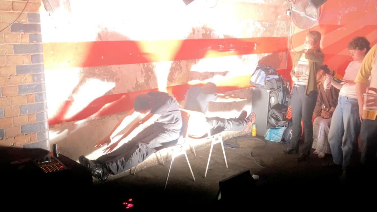 Jogmode performance @ Fake Barn Country